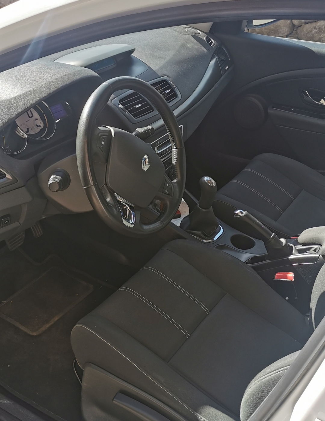 Renault Megane segunda mano, año de fabricación - 2013, color blanco, precio 6200€ | foto-2