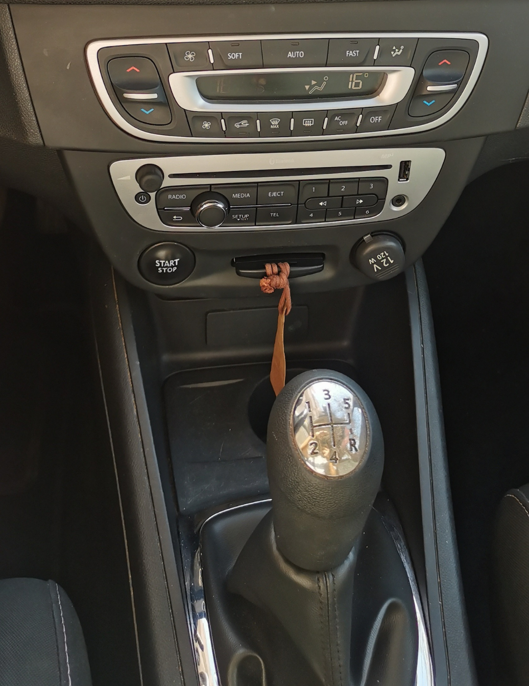 Renault Megane segunda mano, año de fabricación - 2013, color blanco, precio 6200€ | foto-4