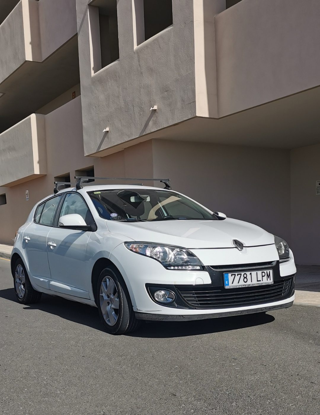 Renault Megane segunda mano, año de fabricación - 2013, color blanco, precio 6200€ | foto-1