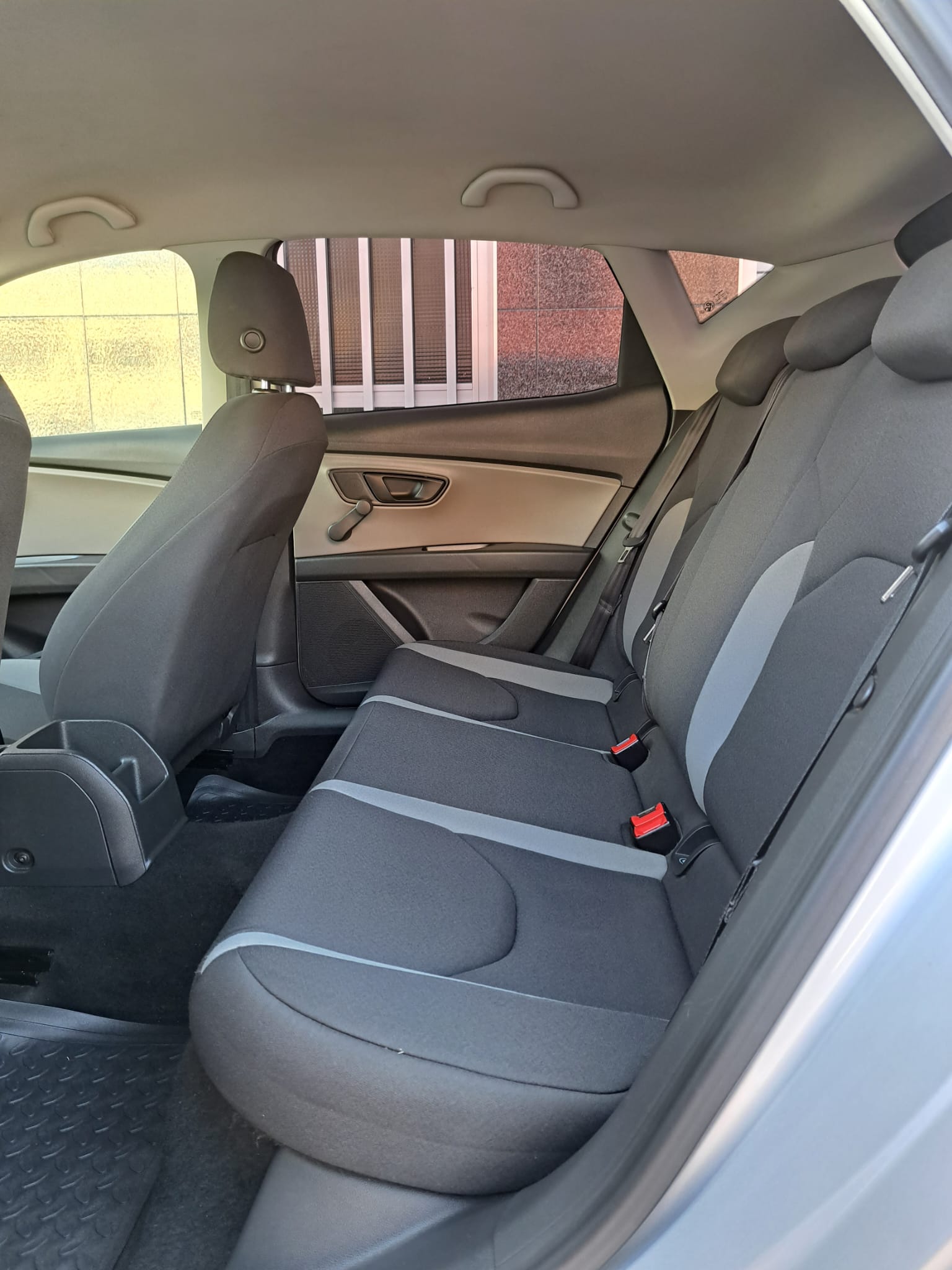 SEAT Leon segunda mano, año de fabricación - 2014, color plateado, precio 11490€ | foto-10