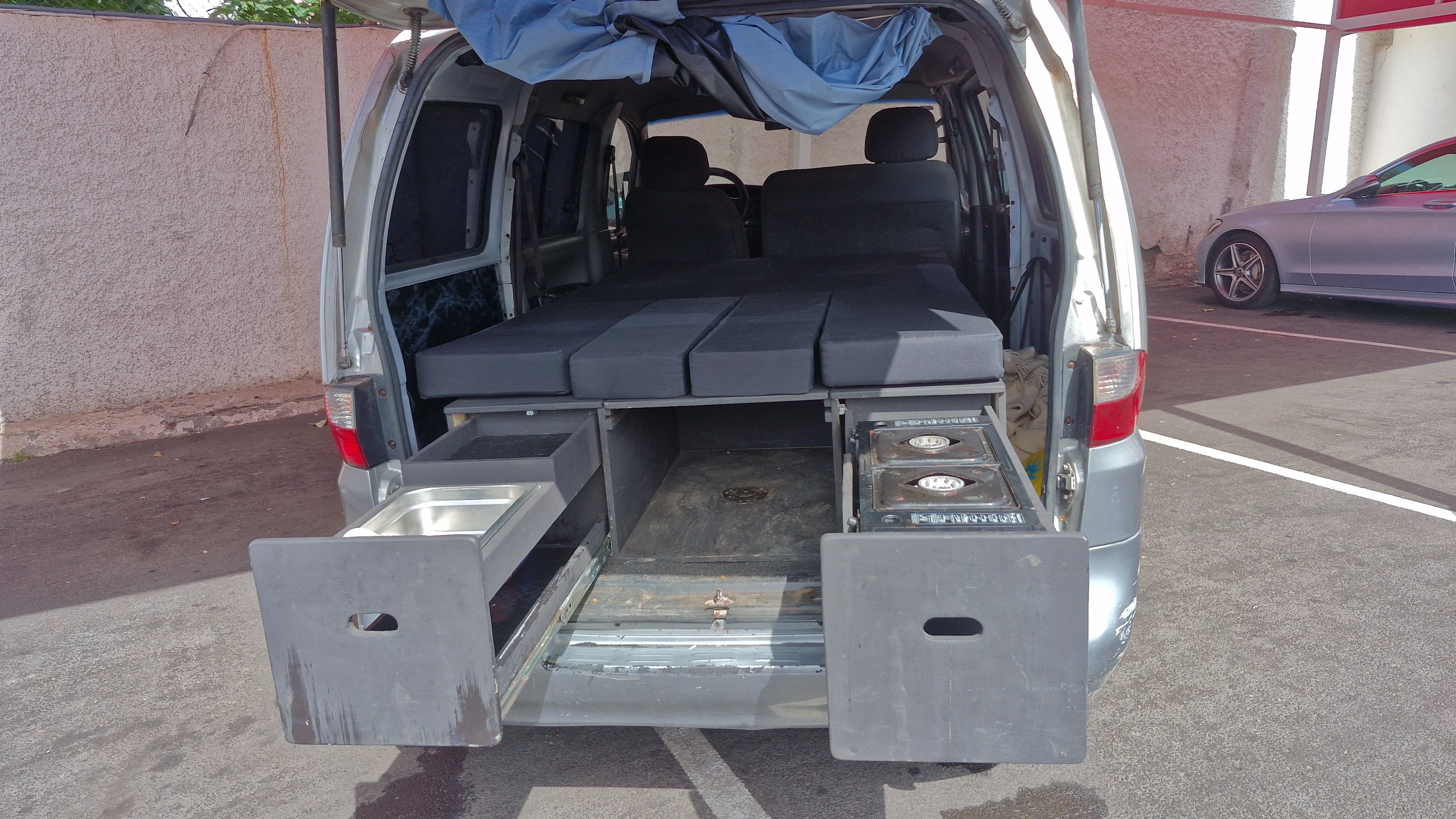 Hyundai H-1 segunda mano, año de fabricación - 2003, color plateado, precio 3300€ | foto-9