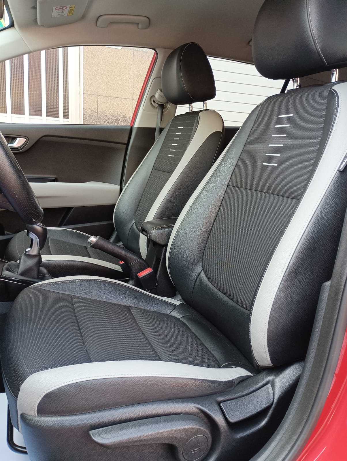 Kia Stonic segunda mano, año de fabricación - 2020, color burdeos, precio 13990€ | foto-7