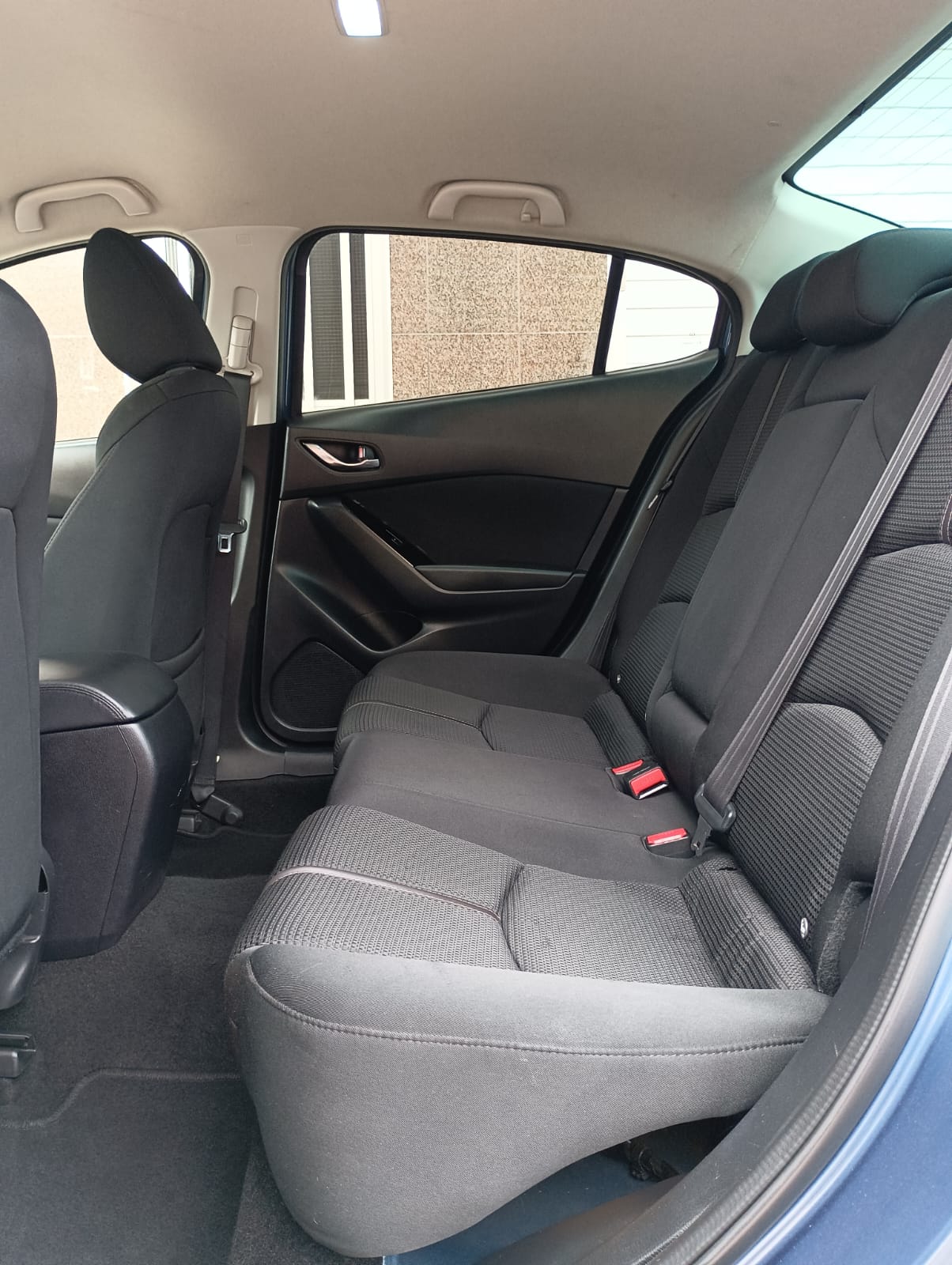 Mazda 3 segunda mano, año de fabricación - 2018, color azul, precio 13990€ | foto-8