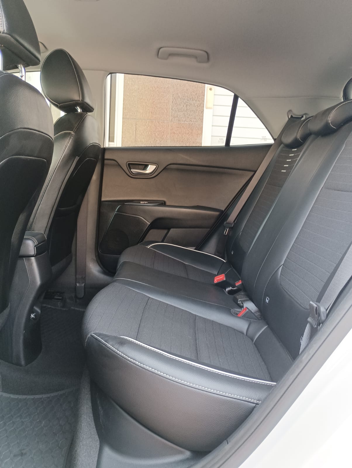 Kia Rio segunda mano, año de fabricación - 2022, color blanco, precio 15990€ | foto-8