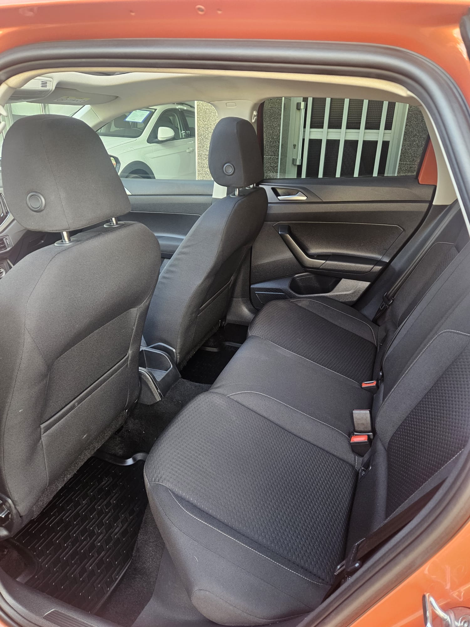 Volkswagen Polo segunda mano, año de fabricación - 2019, color naranja, precio 13490€ | foto-9