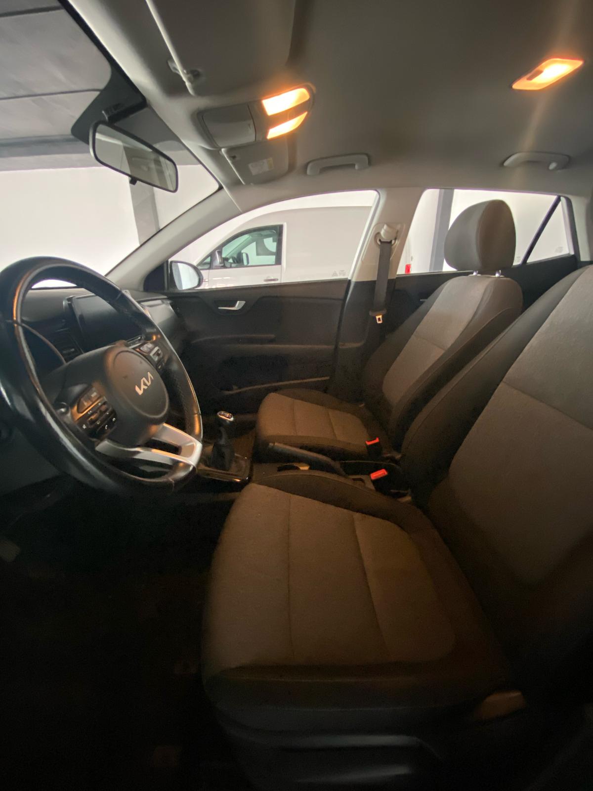 Kia Stonic segunda mano, año de fabricación - 2022, color blanco, precio 15450€ | foto-9