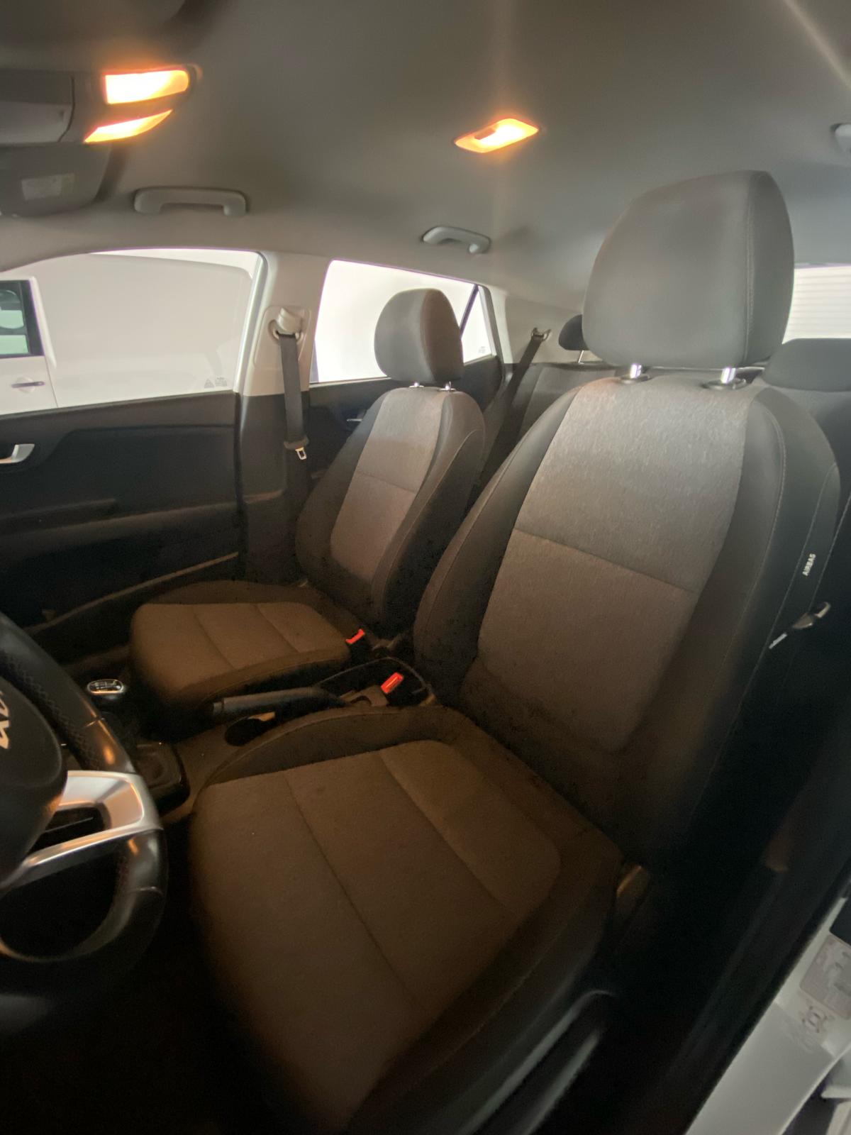 Kia Stonic segunda mano, año de fabricación - 2022, color blanco, precio 15450€ | foto-10