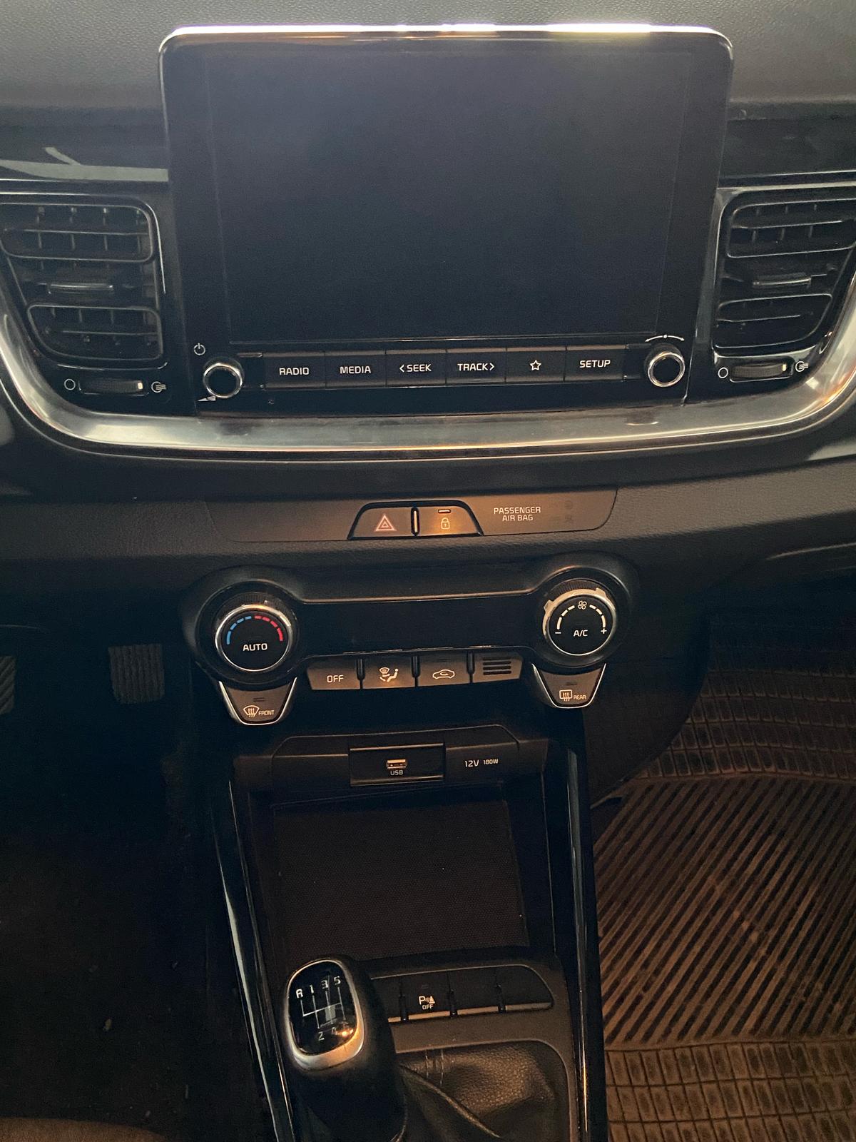 Kia Stonic segunda mano, año de fabricación - 2022, color blanco, precio 15450€ | foto-11
