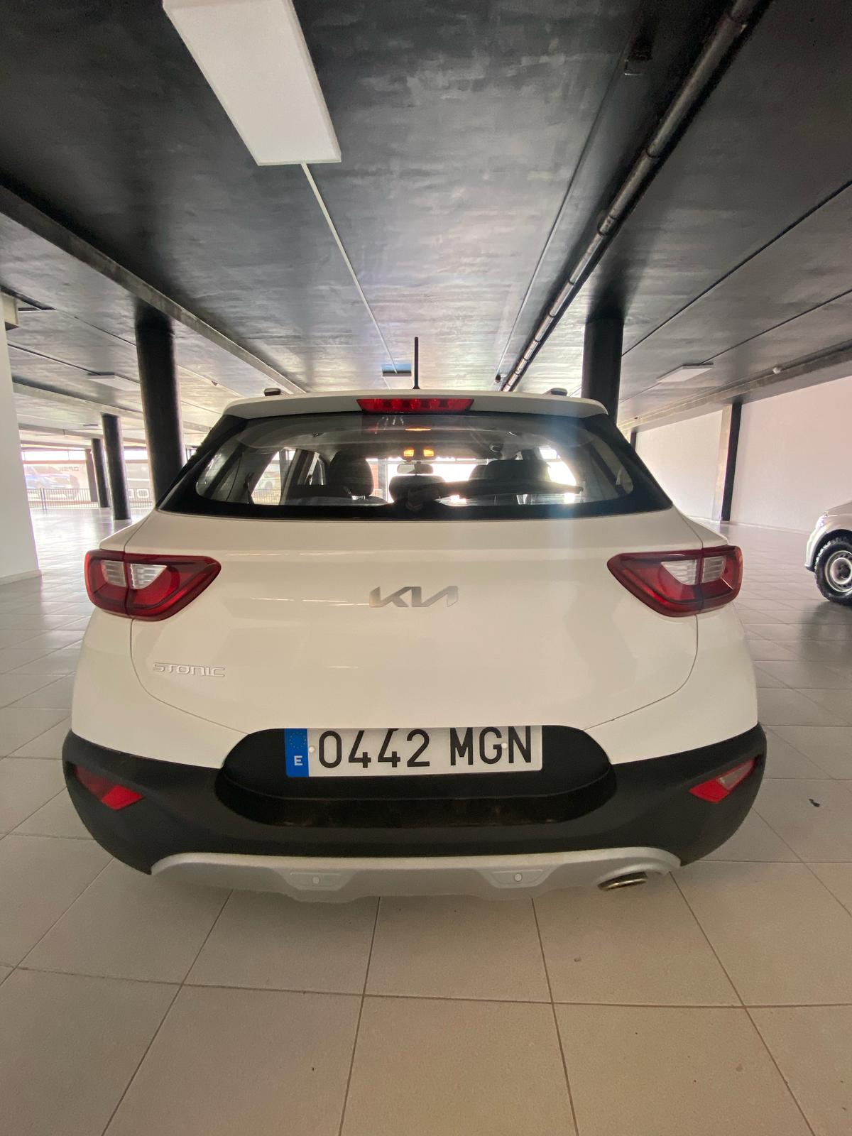 Kia Stonic segunda mano, año de fabricación - 2022, color blanco, precio 15450€ | foto-12