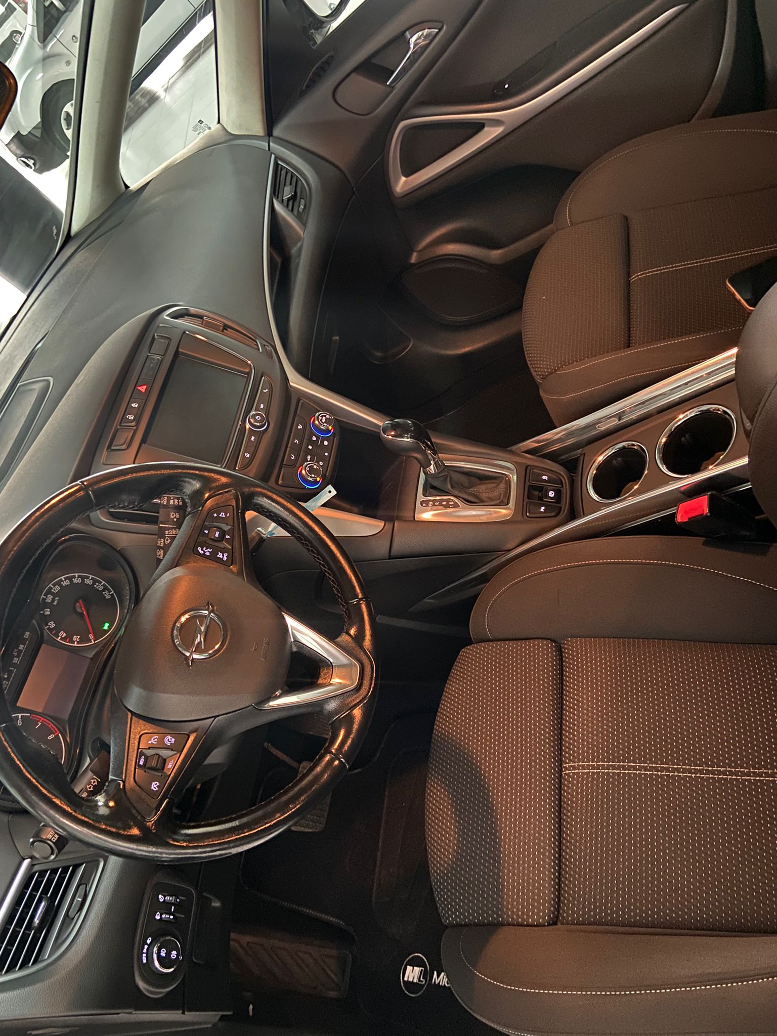 Opel Zafira segunda mano, año de fabricación - 2019, color gris, precio 14985€ | foto-9