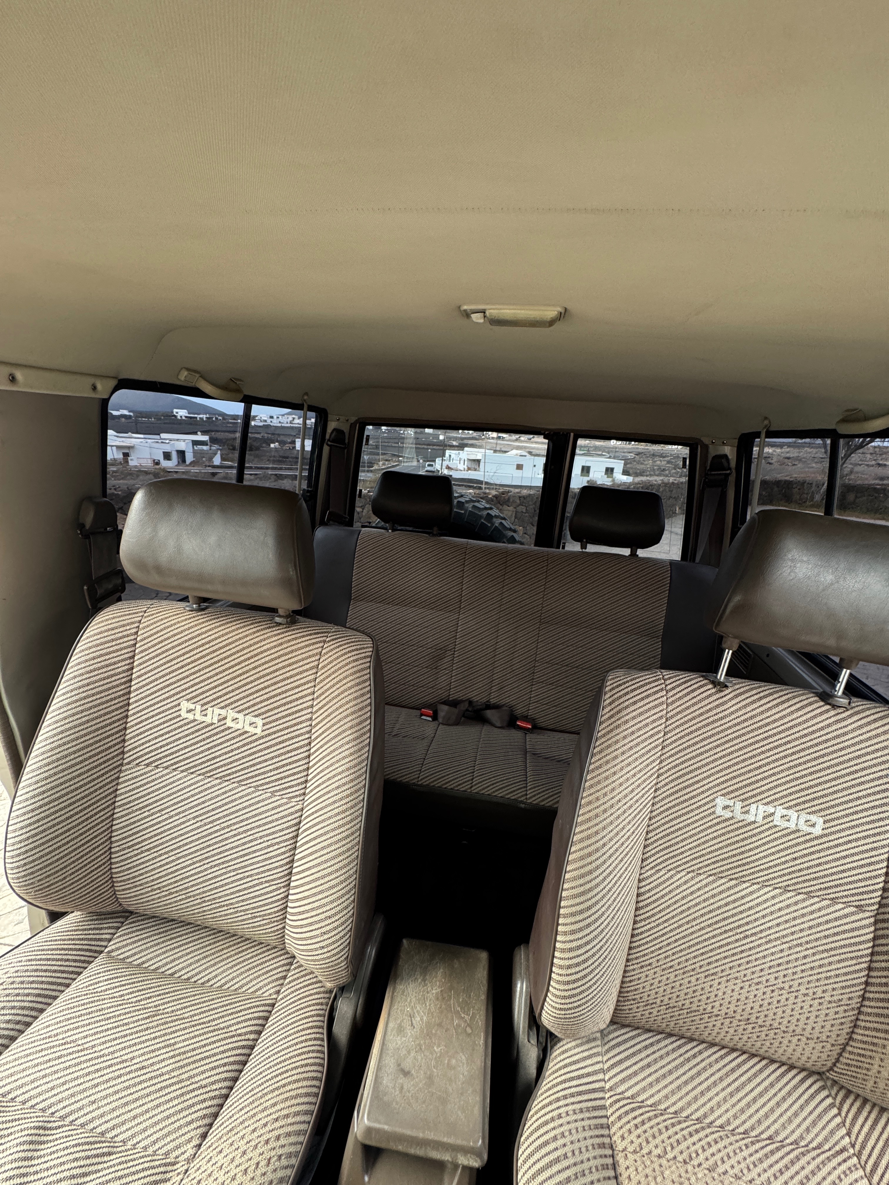 Toyota Land Cruiser segunda mano, año de fabricación - 1992, color beige, precio 18500€ | foto-6