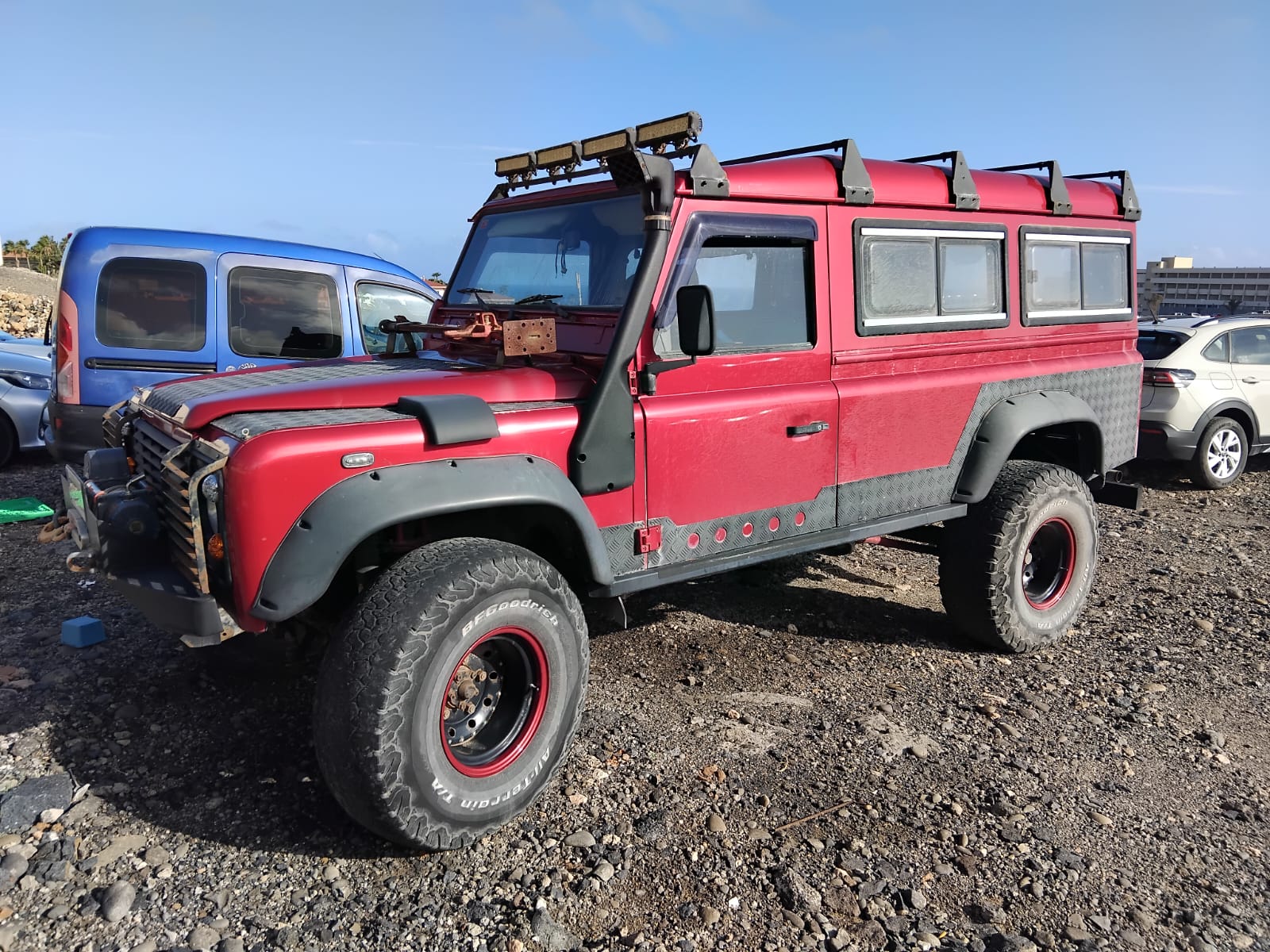 Land Rover Defender segunda mano, año de fabricación - 1993, color rojo, precio 11000€ | foto-6