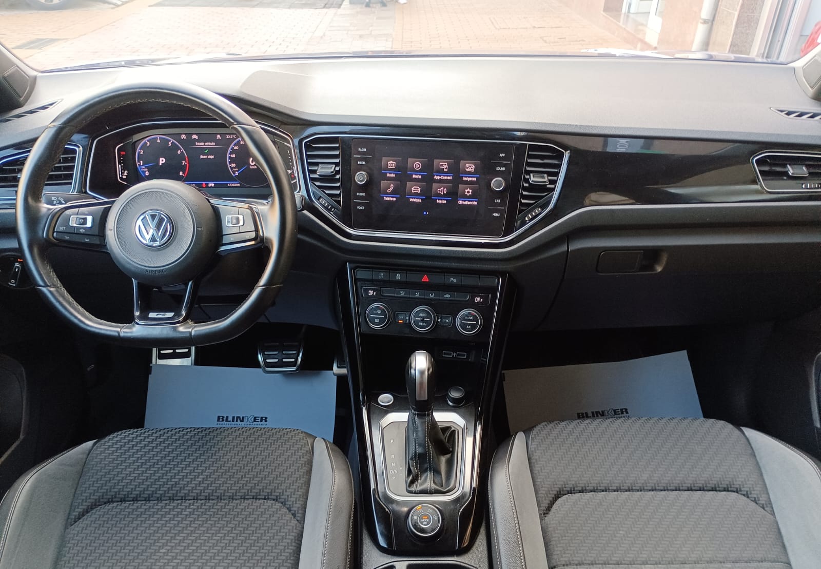 Volkswagen T-Roc segunda mano, año de fabricación - 2020, color azul, precio 32490€ | foto-6