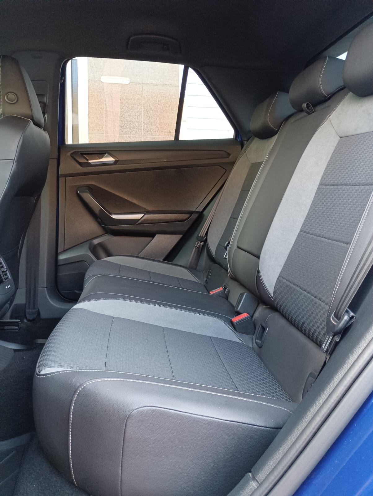 Volkswagen T-Roc segunda mano, año de fabricación - 2020, color azul, precio 32490€ | foto-8