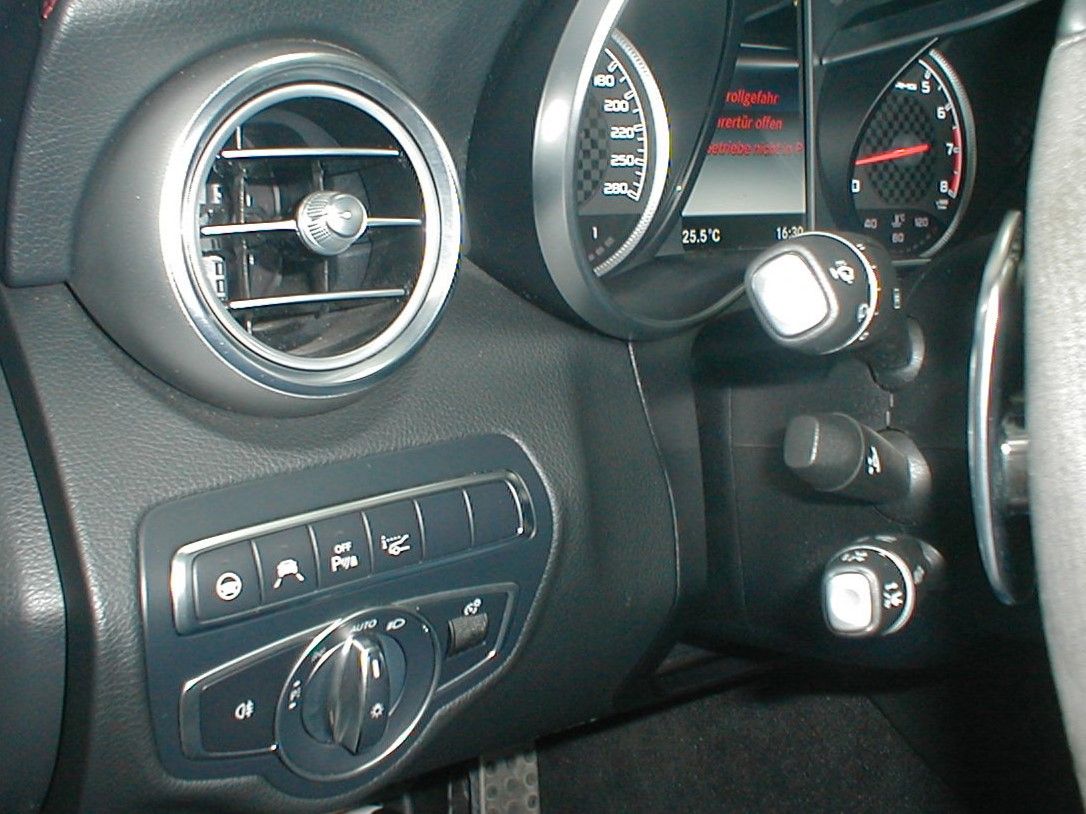 Mercedes-Benz Clase C segunda mano, año de fabricación - 2018, color gris, precio 57990€ | foto-9