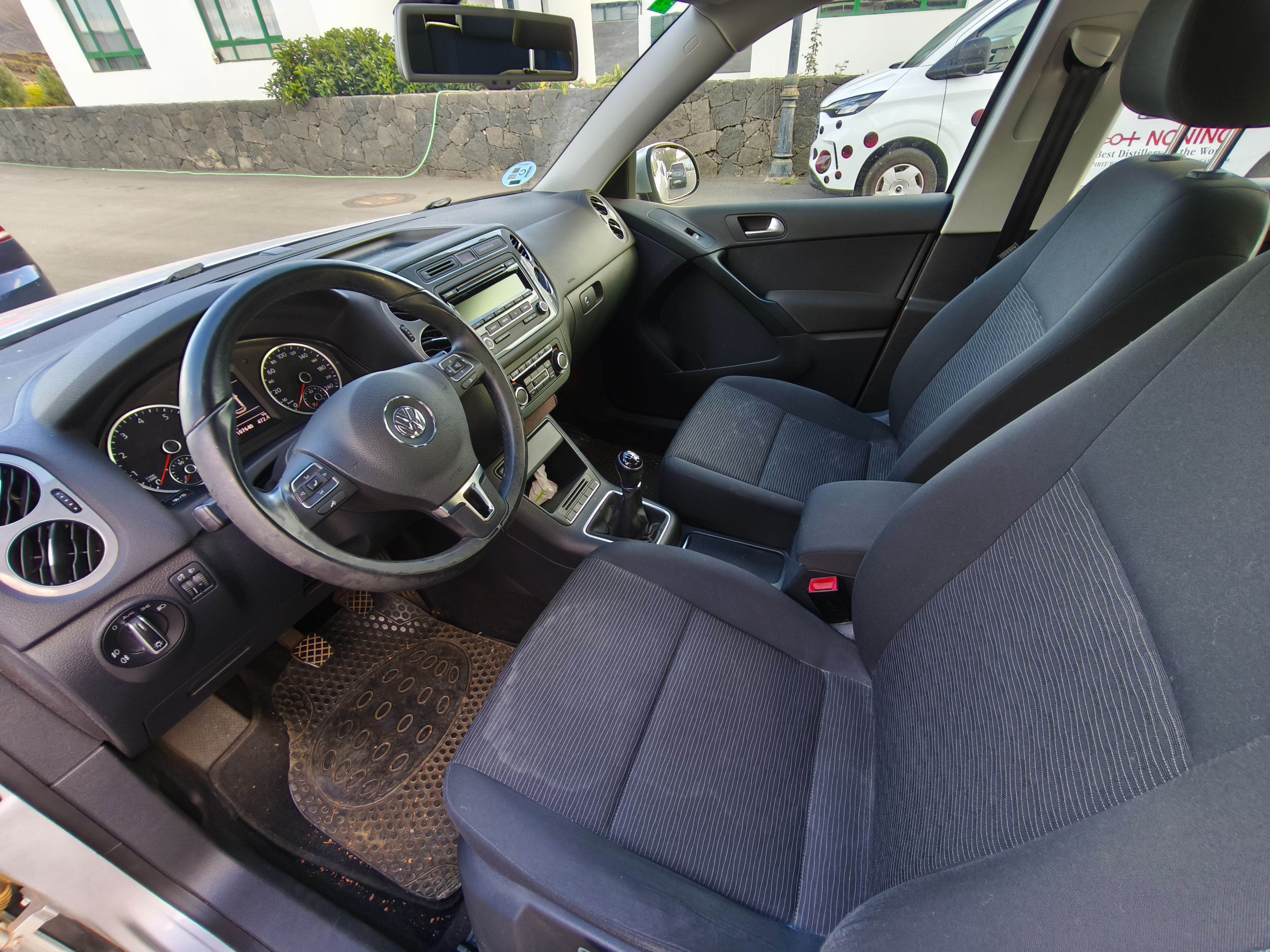 Volkswagen Tiguan segunda mano, año de fabricación - 2015, color gris, precio 13000€ | foto-8