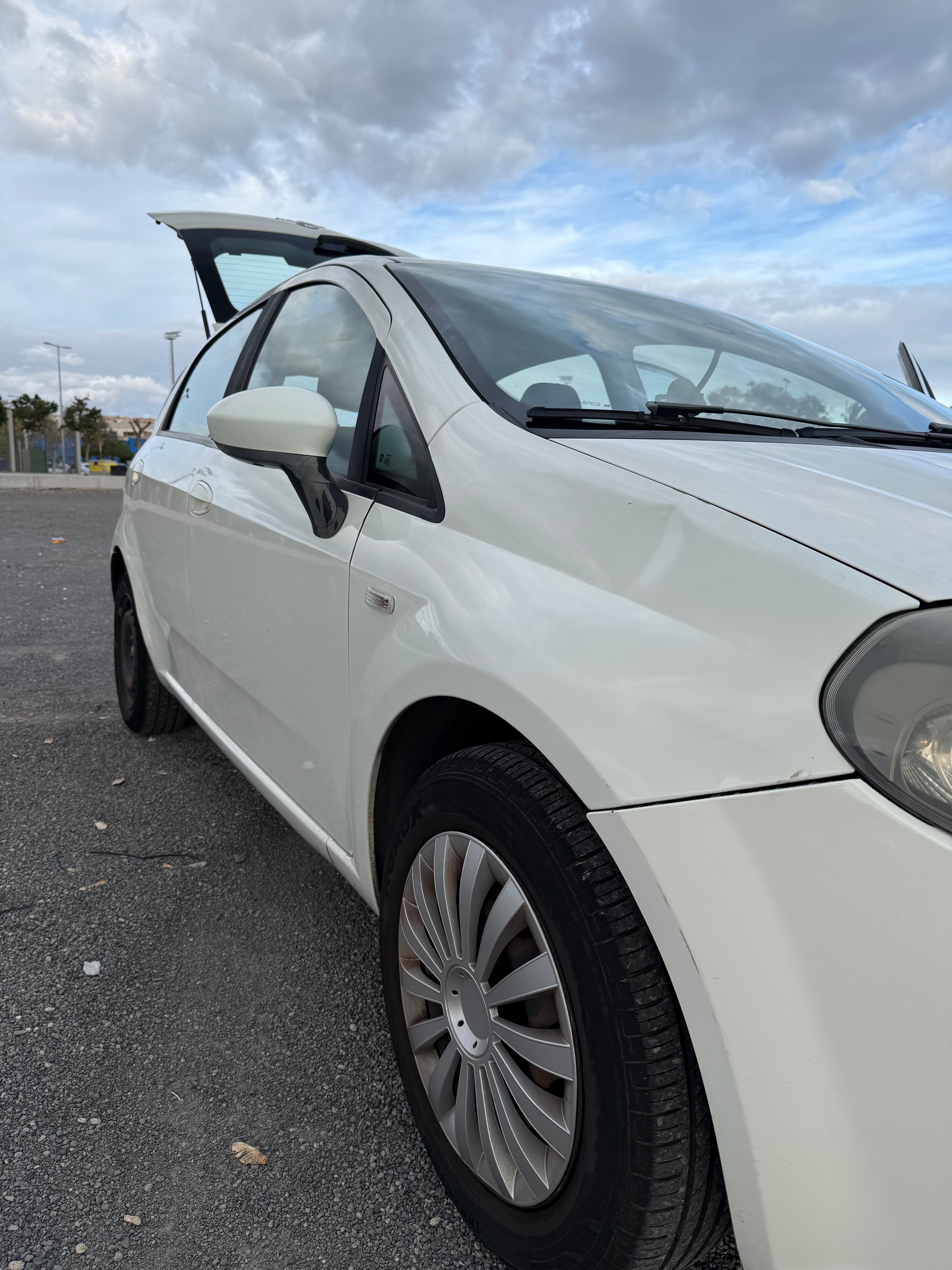 Fiat Punto segunda mano, año de fabricación - 2011, color blanco, precio 2500€ | foto-6