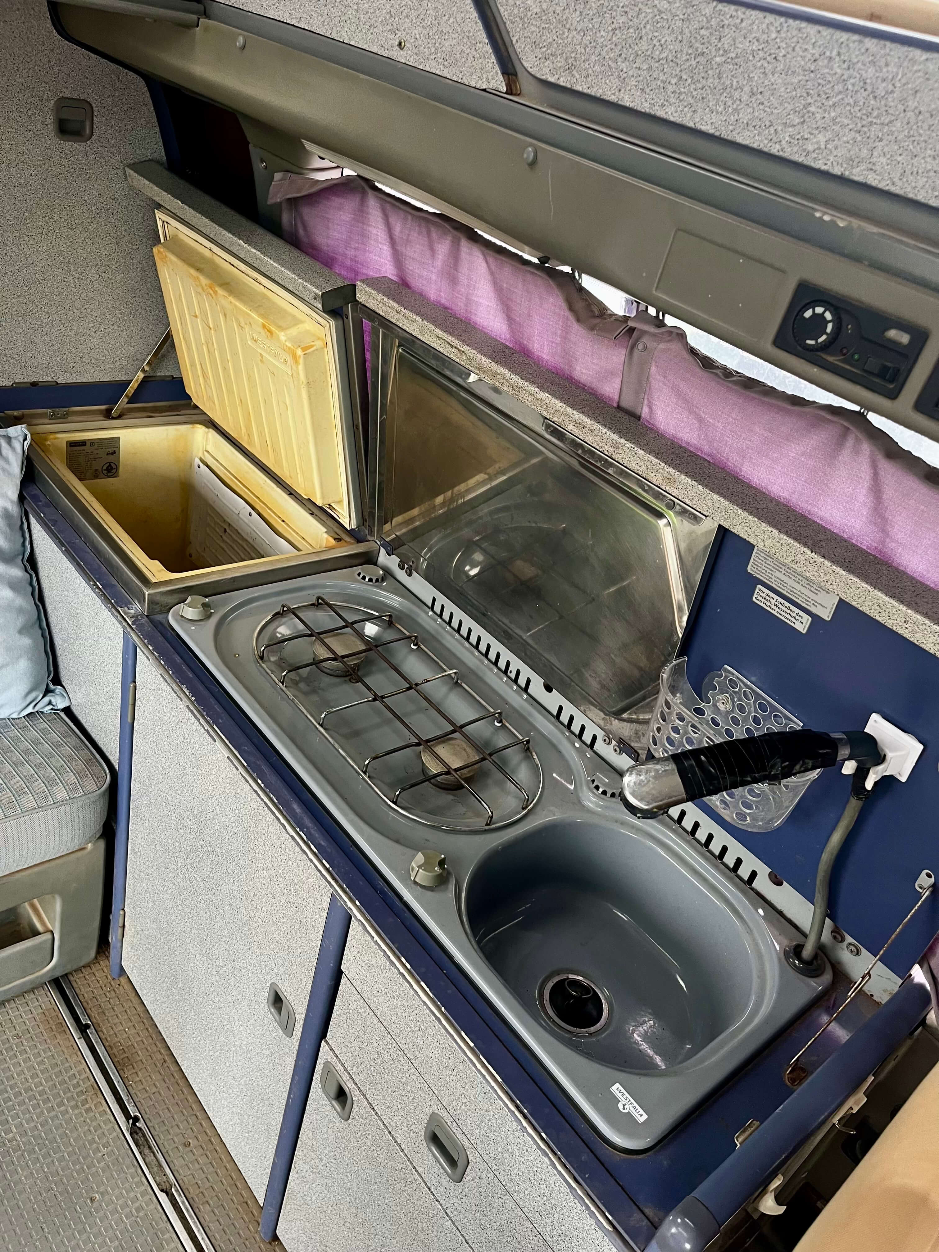 Volkswagen California segunda mano, año de fabricación - 1993, color amarillo, precio 11700€ | foto-6