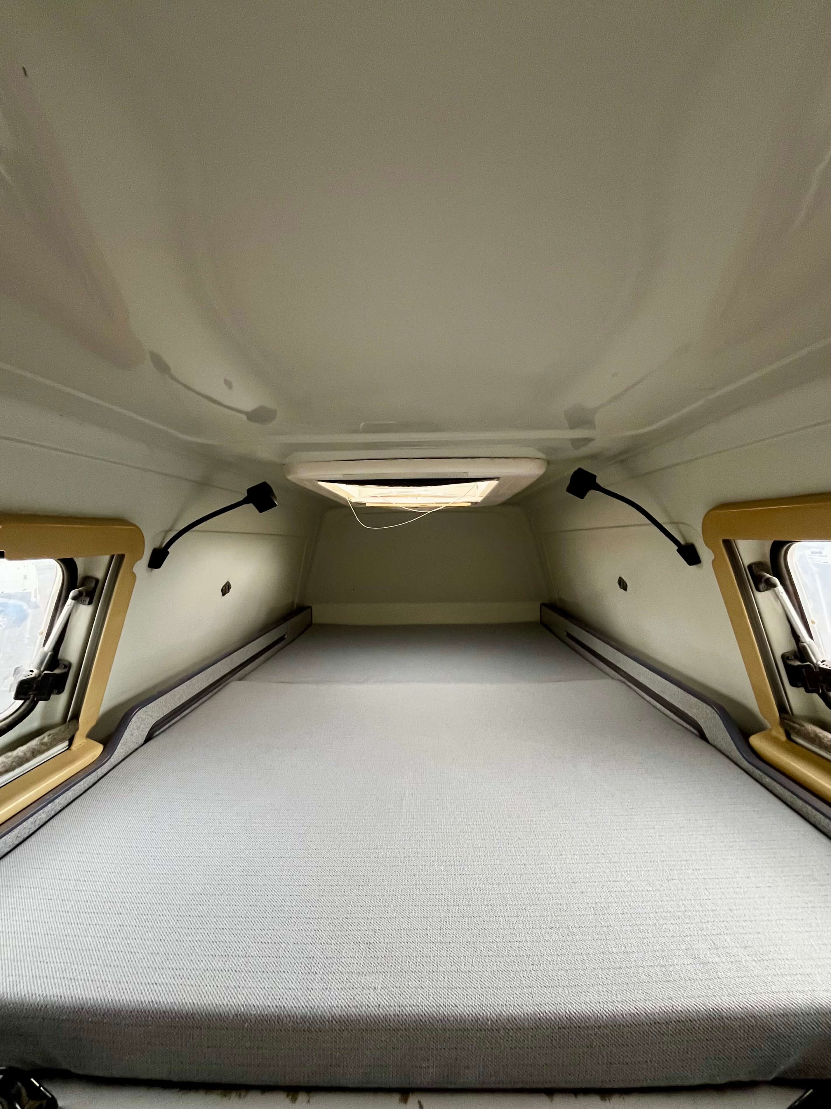 Volkswagen California segunda mano, año de fabricación - 1993, color amarillo, precio 11700€ | foto-8