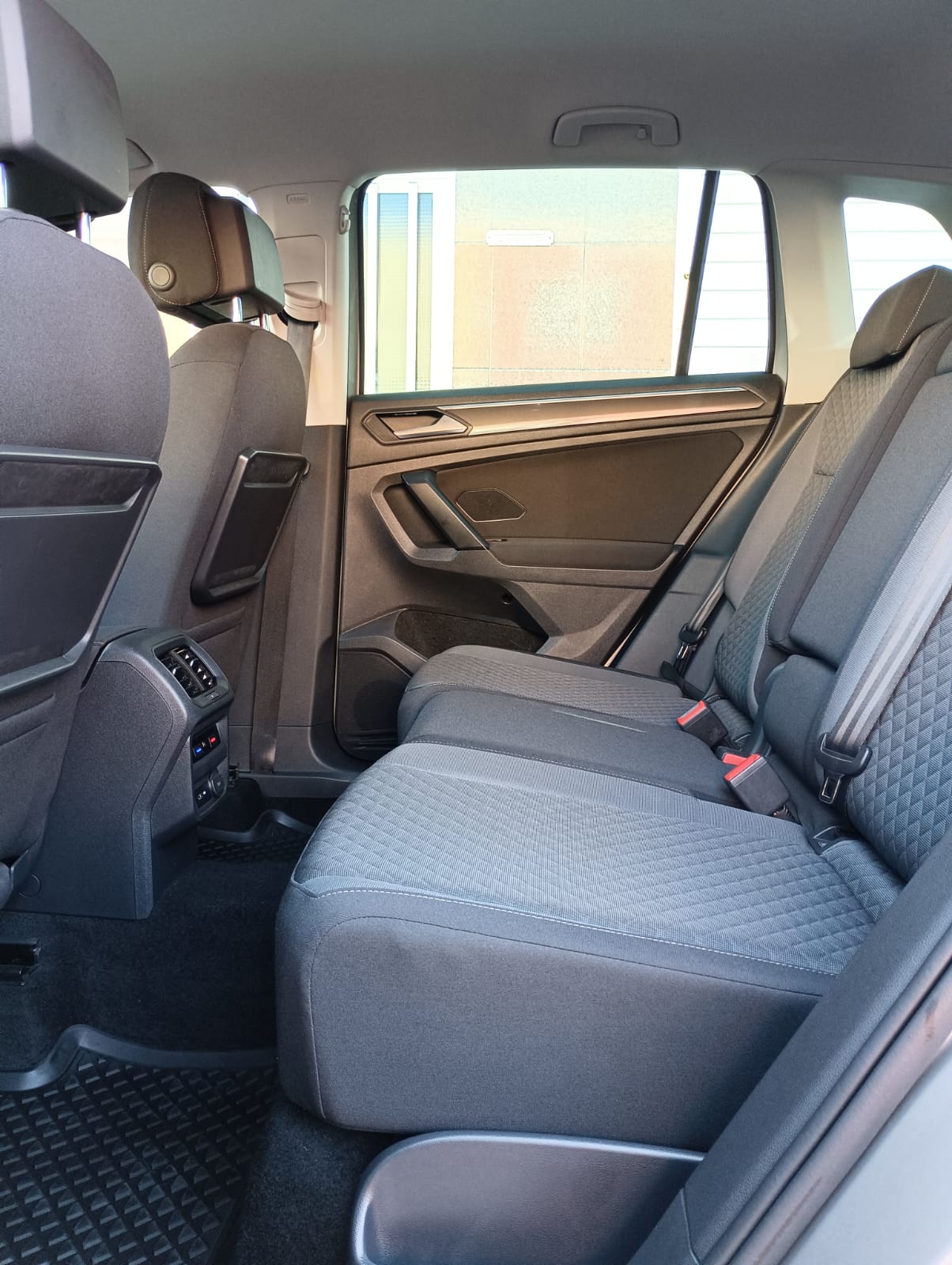 Volkswagen Tiguan segunda mano, año de fabricación - 2020, color gris, precio 24990€ | foto-8