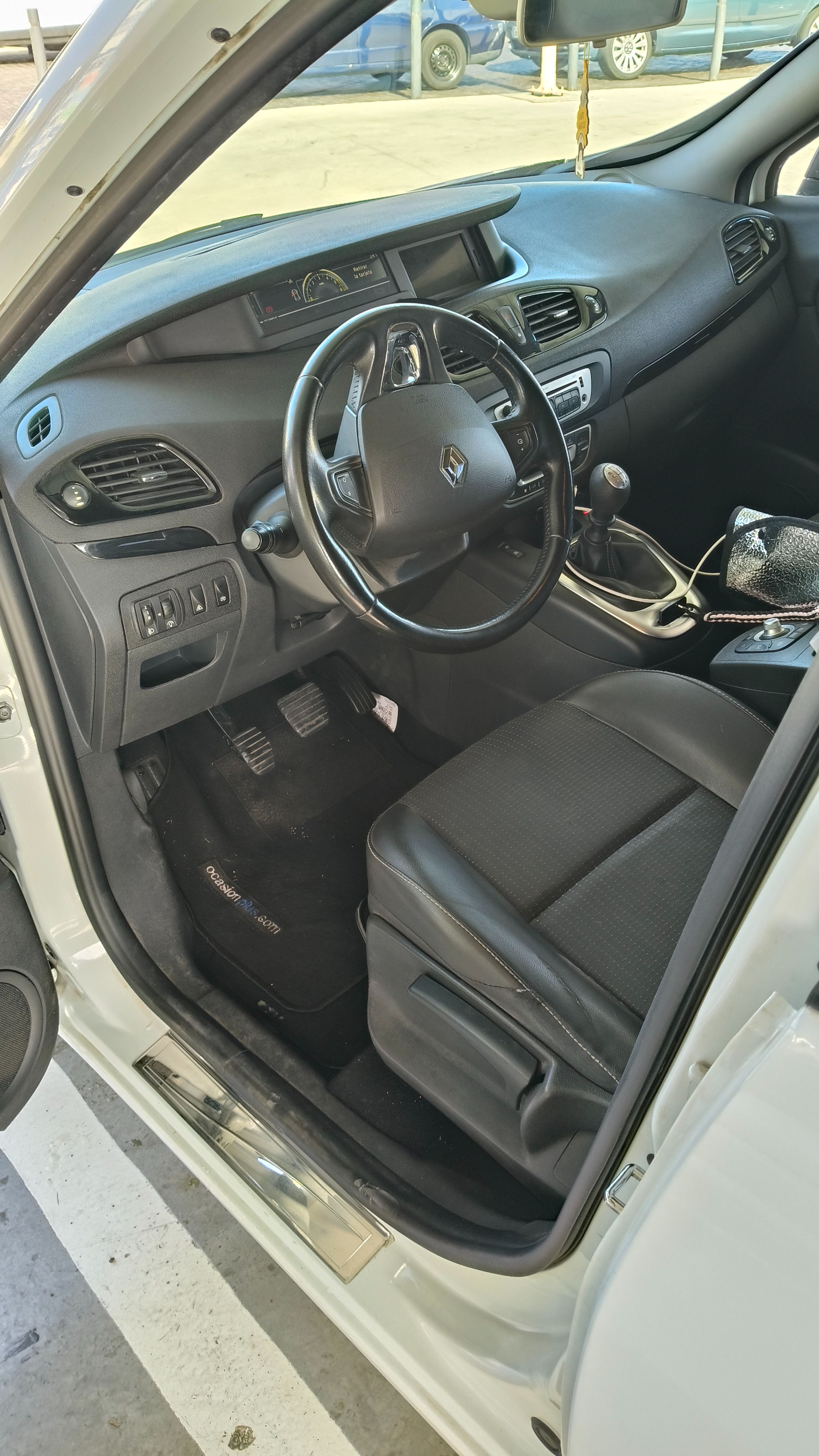 Renault Scenic segunda mano, año de fabricación - 2014, color blanco, precio 6990€ | foto-7