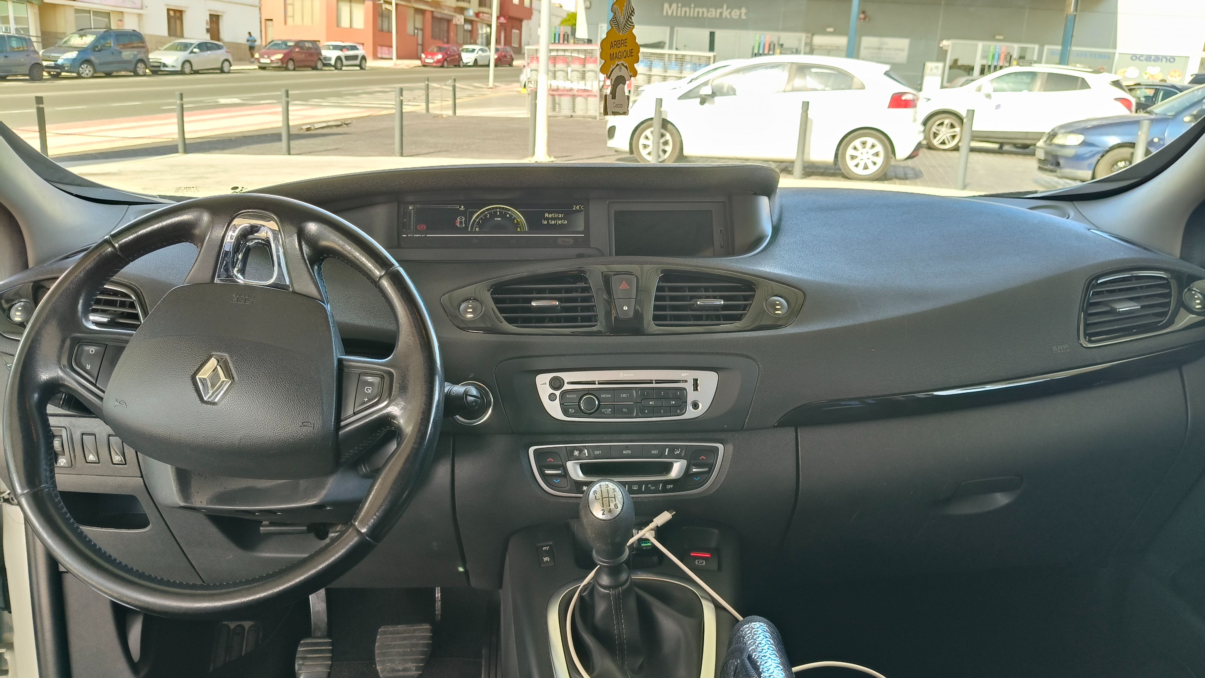 Renault Scenic segunda mano, año de fabricación - 2014, color blanco, precio 6990€ | foto-8