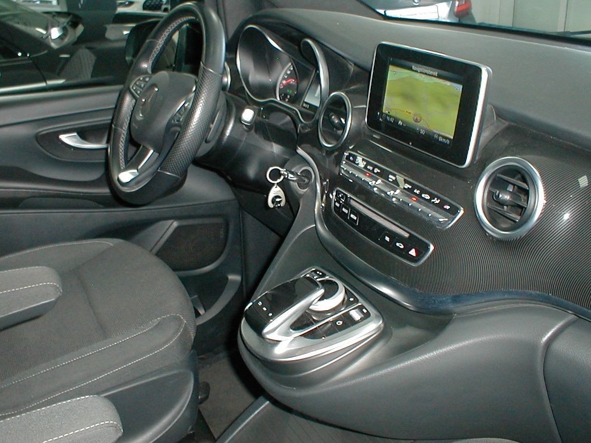 Mercedes-Benz Clase V segunda mano, año de fabricación - 2018, color blanco, precio 45990€ | foto-12