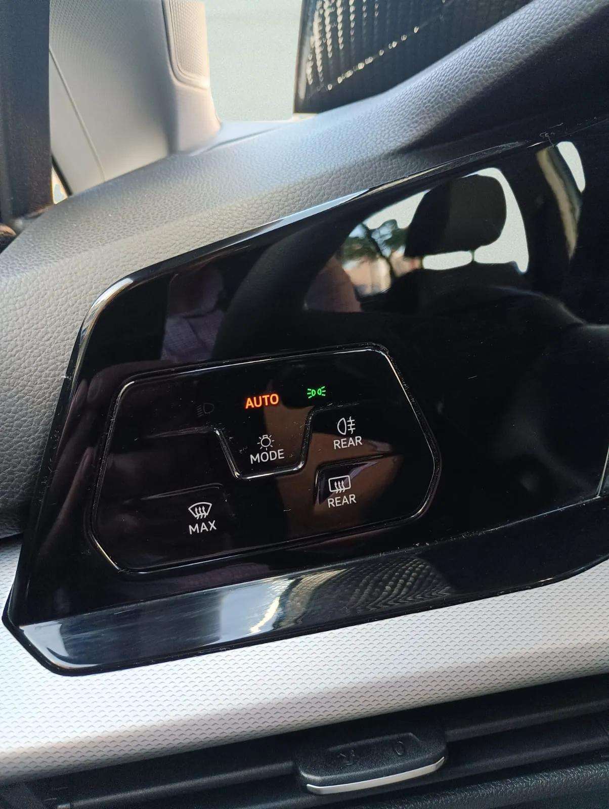 Volkswagen Golf segunda mano, año de fabricación - 2021, color blanco, precio 16490€ | foto-11