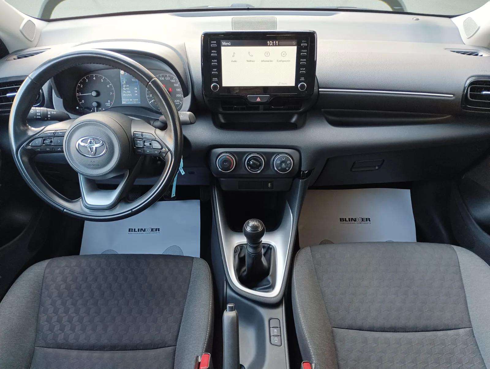 Toyota Yaris segunda mano, año de fabricación - 2022, color blanco, precio 15490€ | foto-6