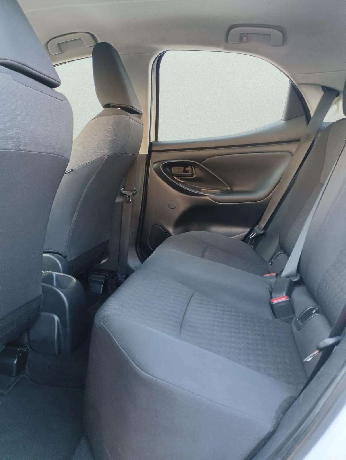 Toyota Yaris segunda mano, año de fabricación - 2022, color blanco, precio 15490€ | foto-8