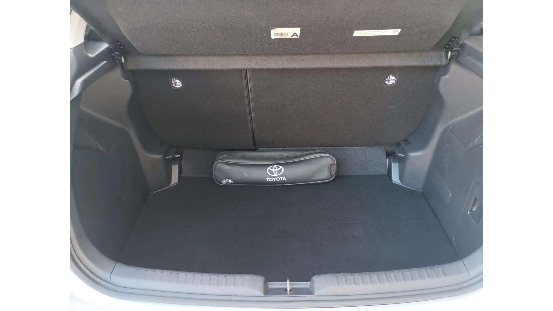 Toyota Yaris segunda mano, año de fabricación - 2022, color blanco, precio 15490€ | foto-17