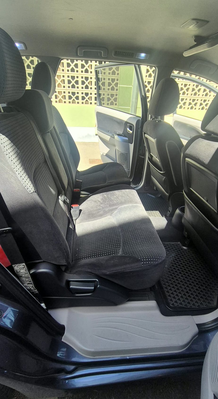 Mitsubishi Grandis segunda mano, año de fabricación - 2006, color gris, precio 4500€ | foto-6