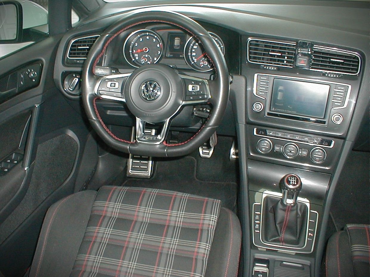 Volkswagen Golf segunda mano, año de fabricación - 2017, color blanco, precio 22990€ | foto-6