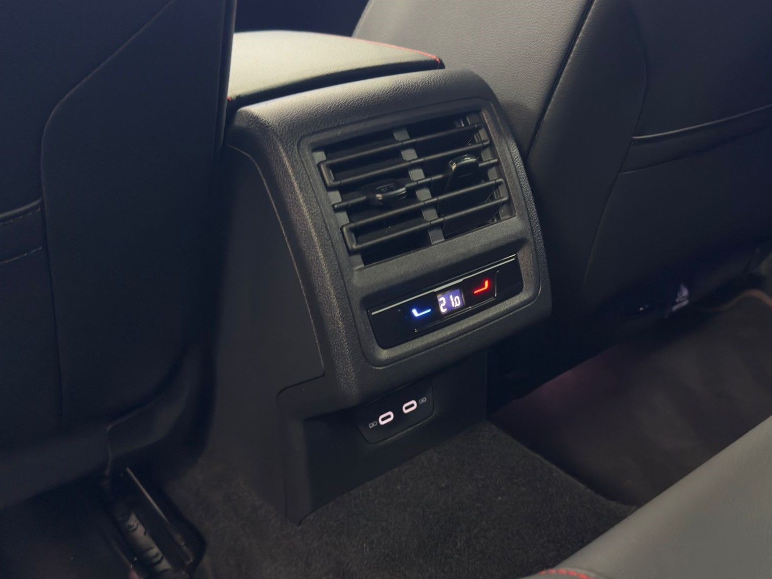 Volkswagen Golf GTI segunda mano, año de fabricación - 2022, color gris, precio 39990€ | foto-10