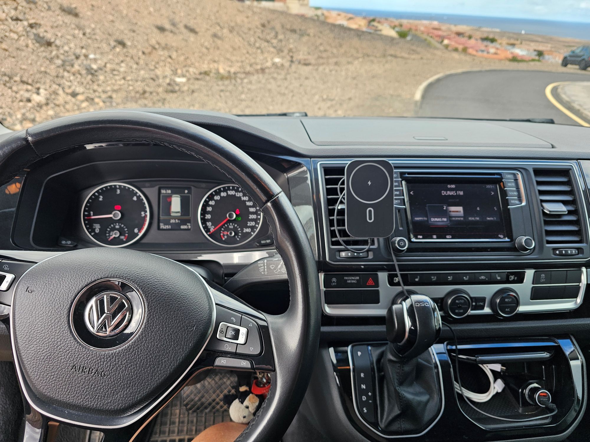 Volkswagen Multivan segunda mano, año de fabricación - 2016, color marrón, precio 37500€ | foto-8