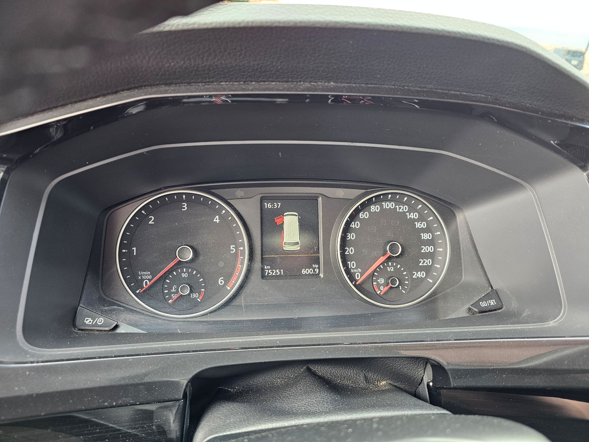 Volkswagen Multivan segunda mano, año de fabricación - 2016, color marrón, precio 37500€ | foto-9