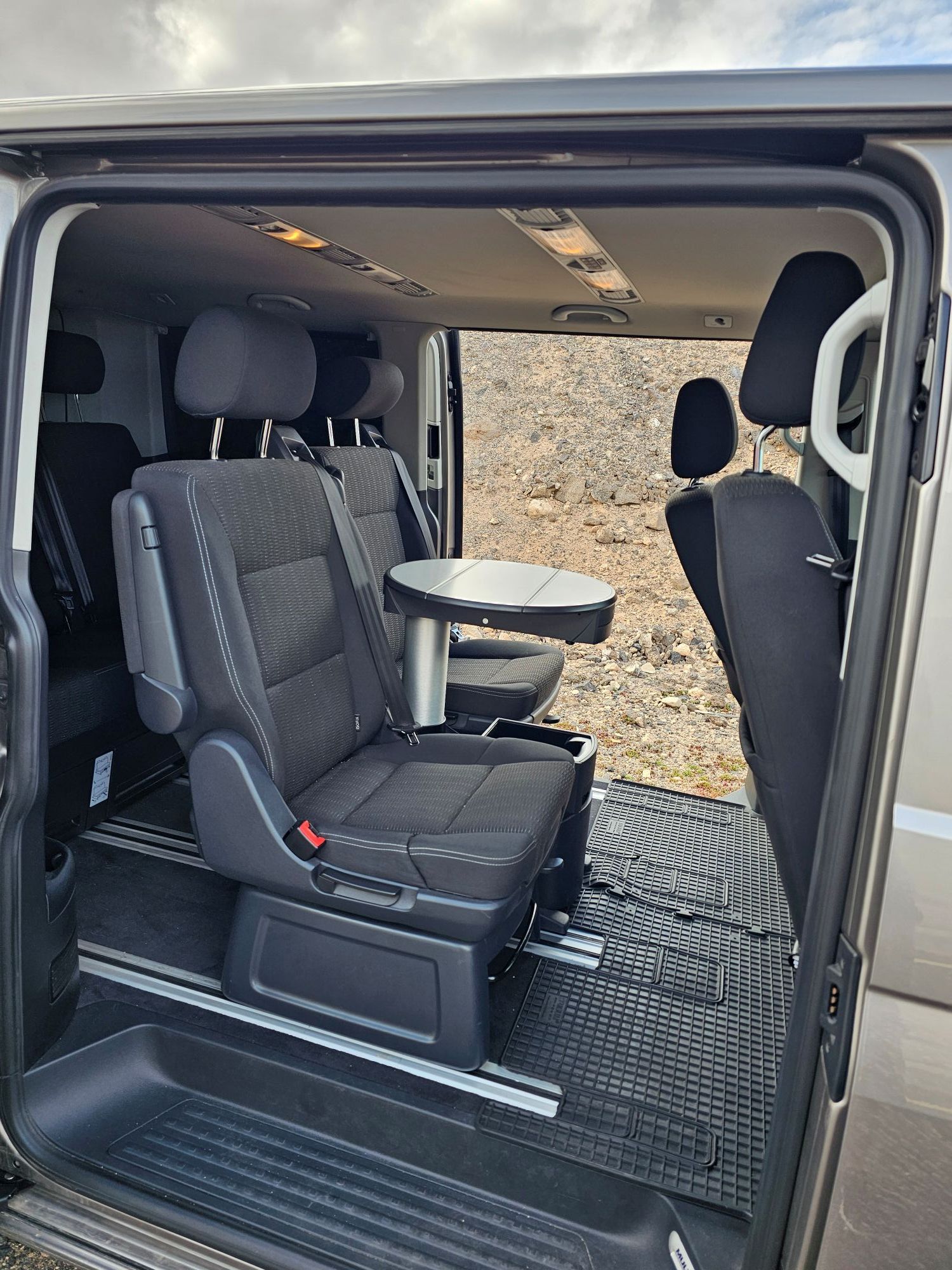 Volkswagen Multivan segunda mano, año de fabricación - 2016, color marrón, precio 37500€ | foto-16