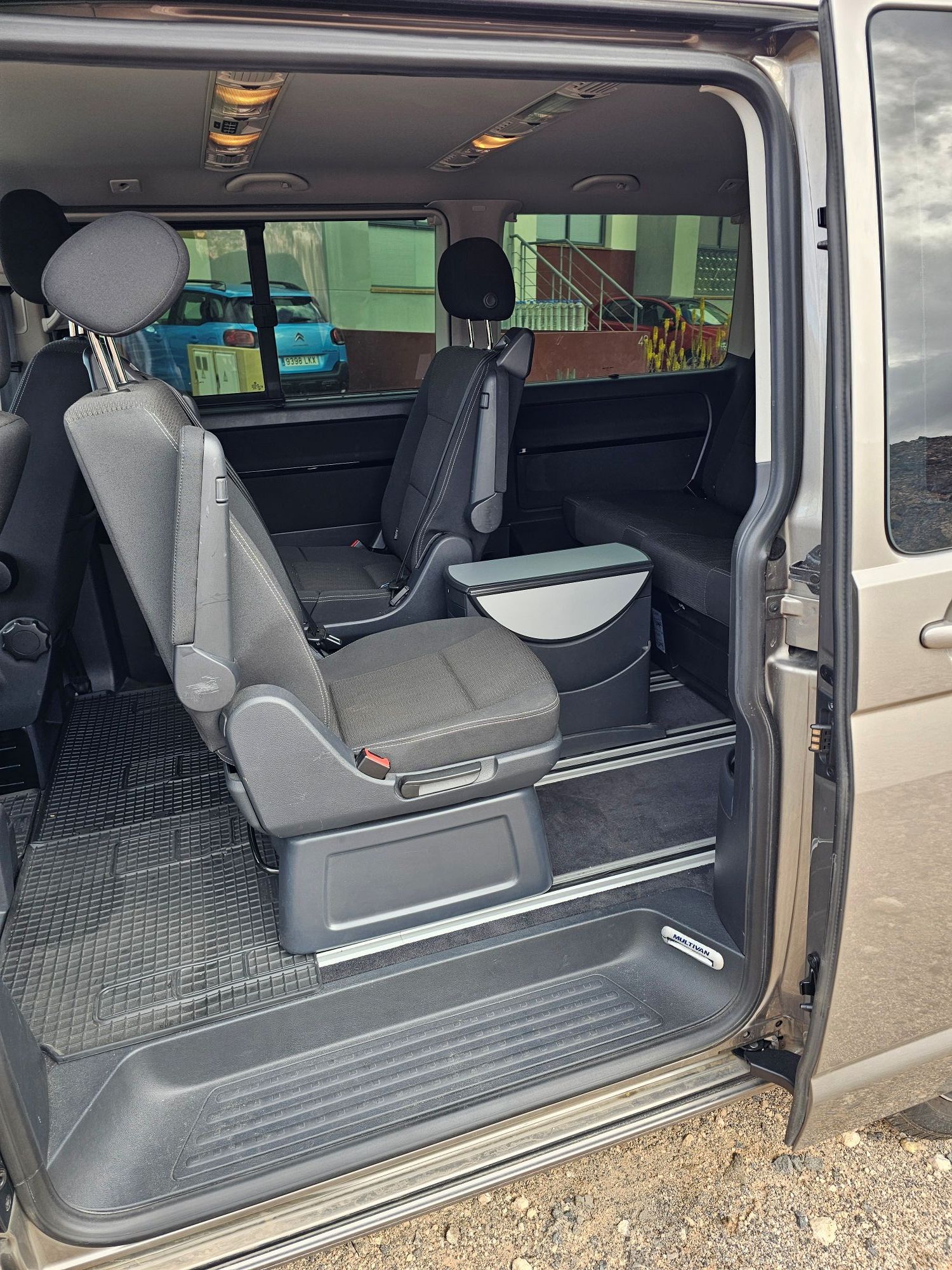 Volkswagen Multivan segunda mano, año de fabricación - 2016, color marrón, precio 37500€ | foto-17