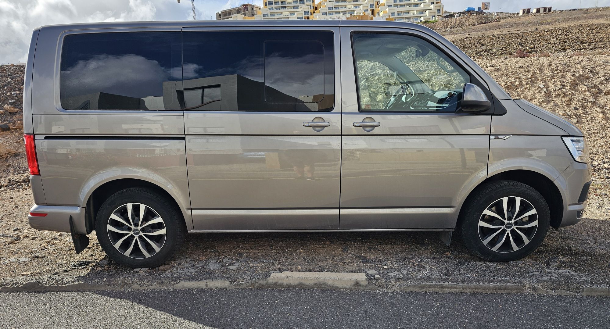 Volkswagen Multivan segunda mano, año de fabricación - 2016, color marrón, precio 37500€ | foto-18