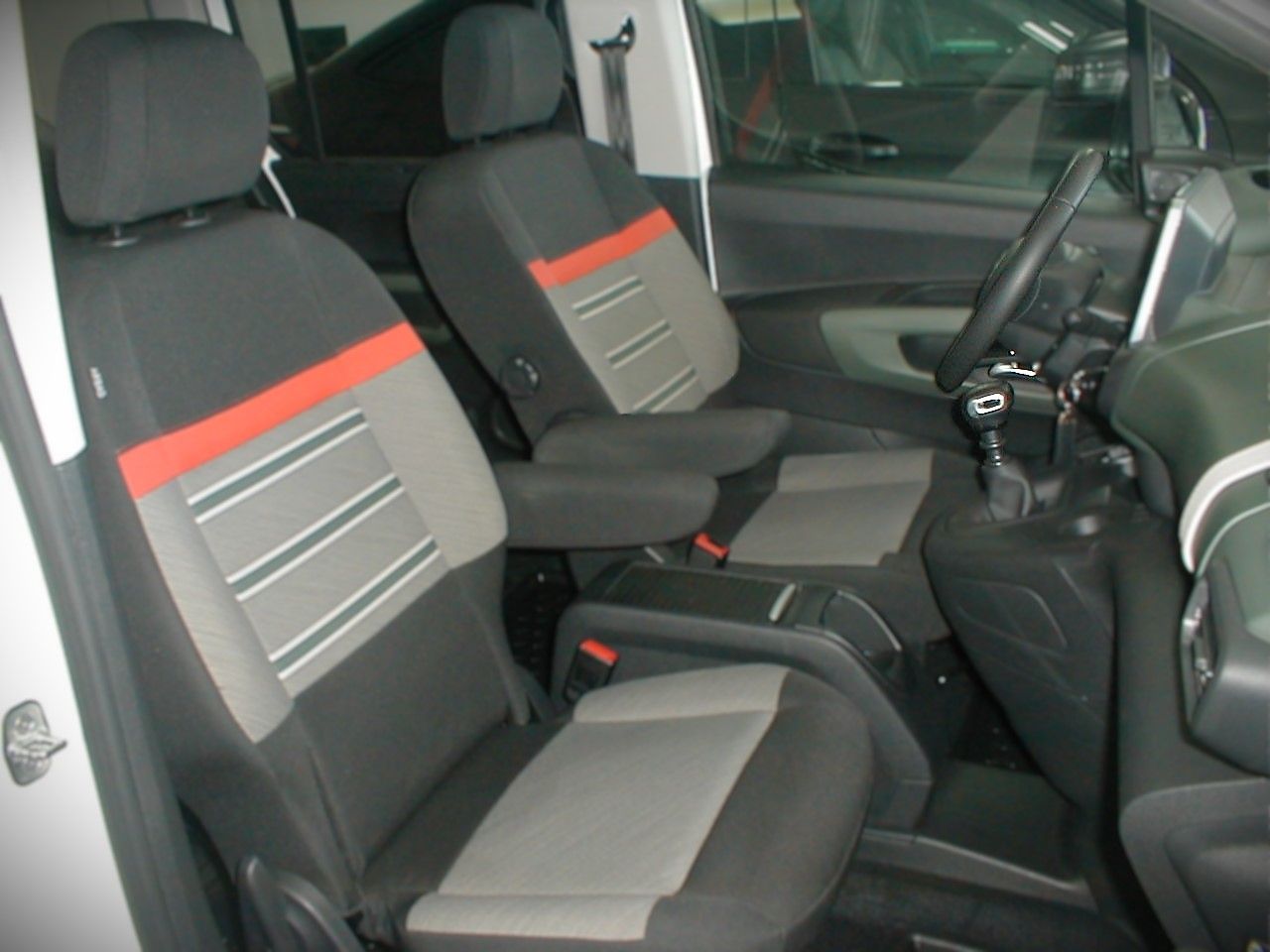 Citroen Berlingo segunda mano, año de fabricación - 2022, color blanco, precio 15990€ | foto-7