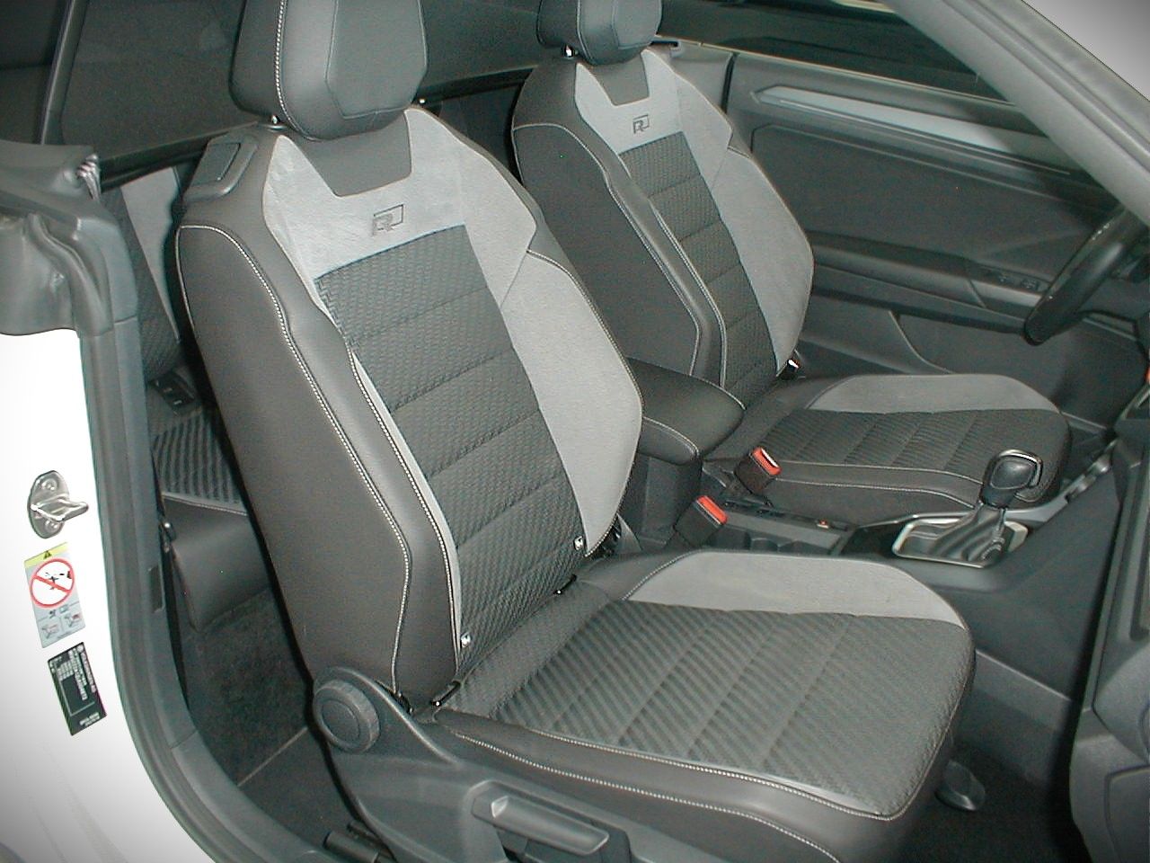 Volkswagen T-Roc segunda mano, año de fabricación - 2021, color blanco, precio 26990€ | foto-6