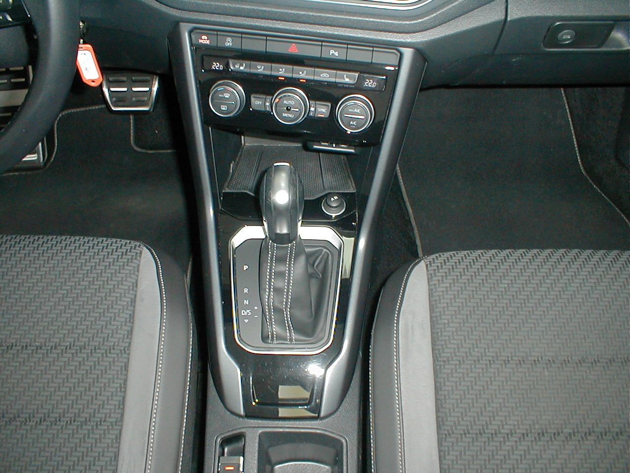 Volkswagen T-Roc segunda mano, año de fabricación - 2021, color blanco, precio 26990€ | foto-11