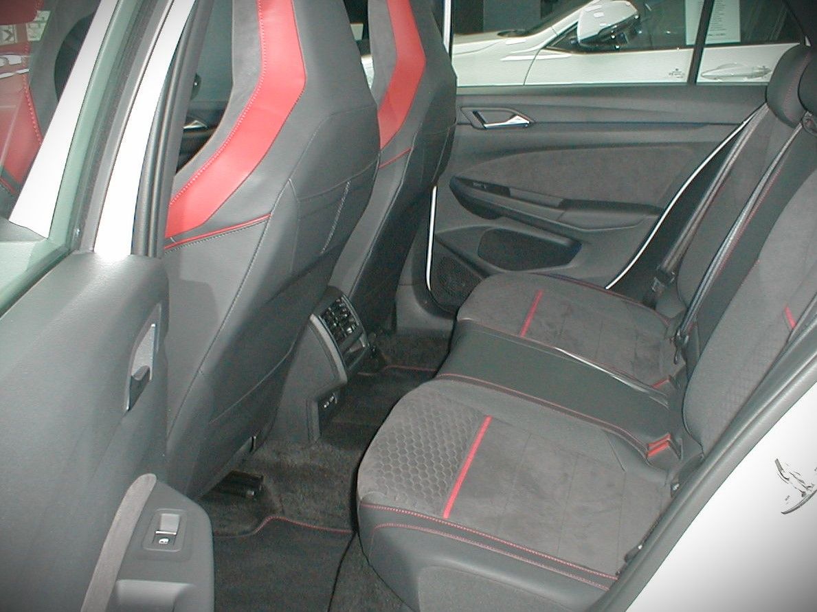 Volkswagen Golf GTI segunda mano, año de fabricación - 2023, color blanco, precio 39990€ | foto-6