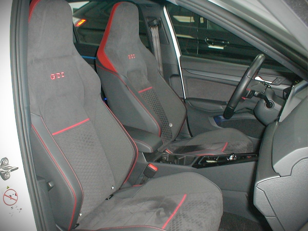 Volkswagen Golf GTI segunda mano, año de fabricación - 2023, color blanco, precio 39990€ | foto-7