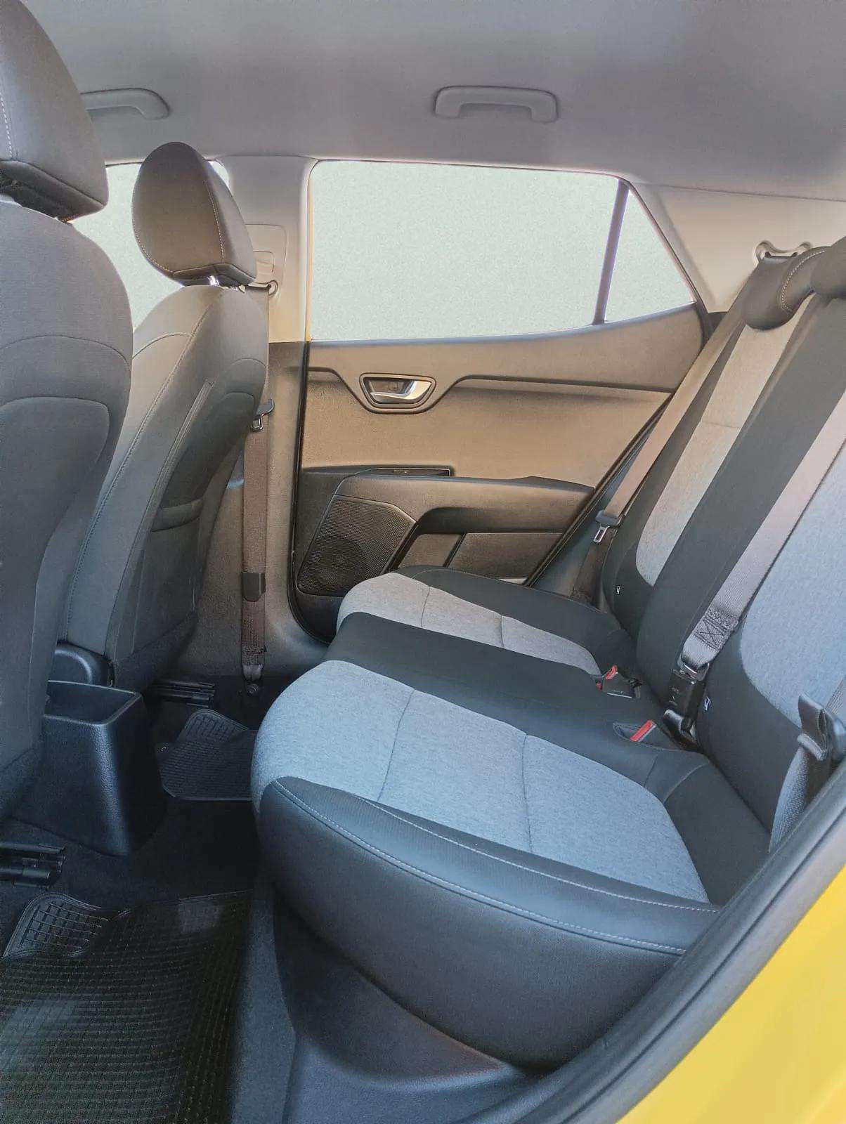 Kia Stonic segunda mano, año de fabricación - 2023, color amarillo, precio 14490€ | foto-8