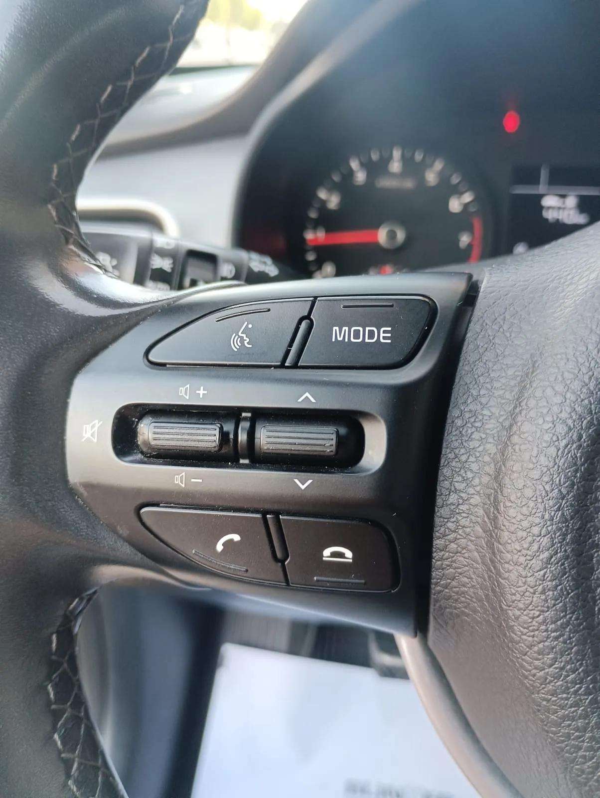 Kia Stonic segunda mano, año de fabricación - 2023, color amarillo, precio 14490€ | foto-15