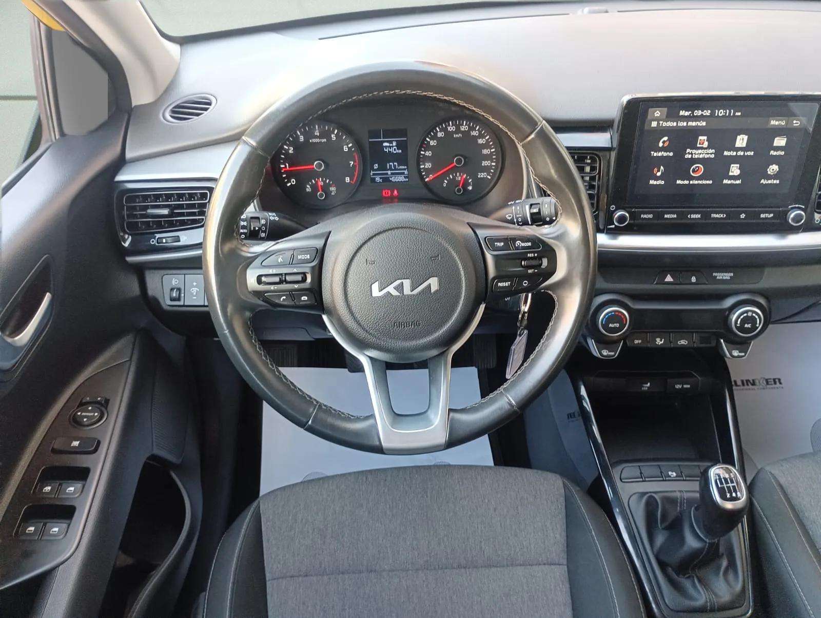 Kia Stonic segunda mano, año de fabricación - 2023, color amarillo, precio 14490€ | foto-17