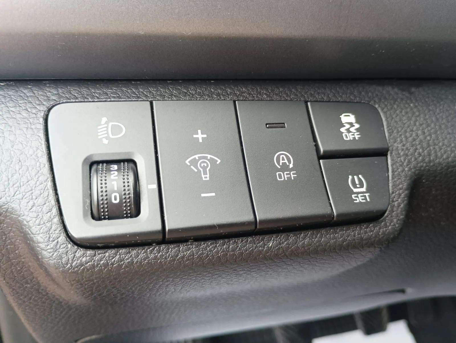 Kia Rio segunda mano, año de fabricación - 2023, color negro, precio 13490€ | foto-9