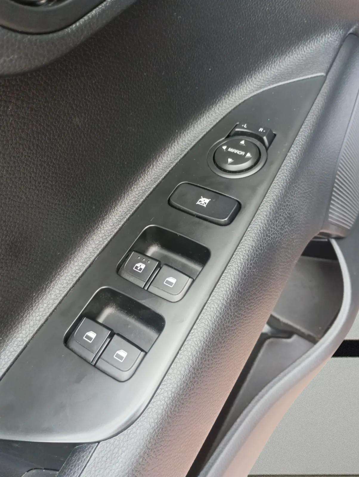 Kia Rio segunda mano, año de fabricación - 2023, color negro, precio 13490€ | foto-10