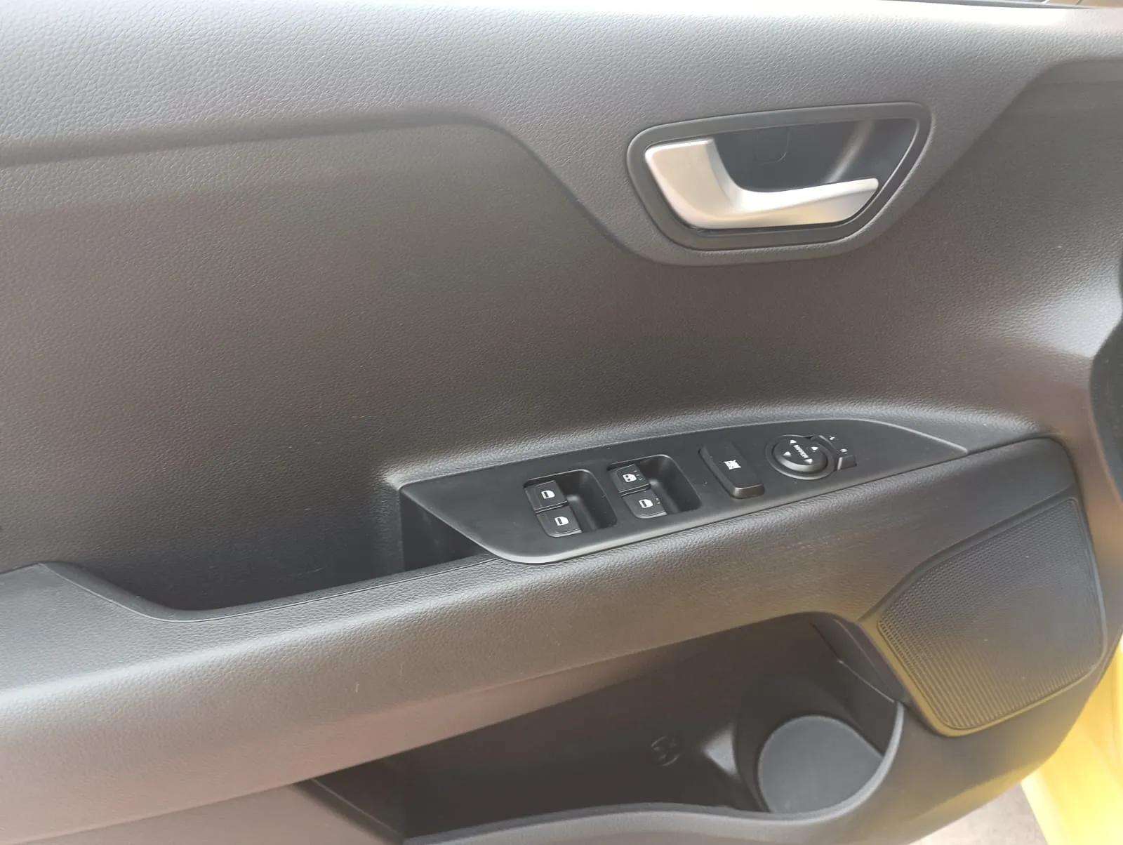 Kia Rio segunda mano, año de fabricación - 2023, color amarillo, precio 13490€ | foto-9